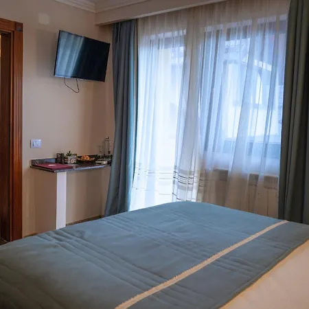 Konukevi Pensiunea Eden 4*